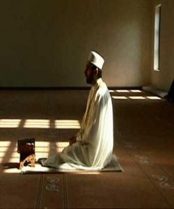 باسی دووبارەكردنەوەی نوێژ ئەگەر پیسی بینرا بە پۆشاكەوە...فيقه