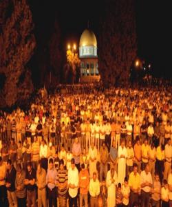 سهرپێچیهکانى نوێژخوێنان له پۆشاکدا .. ١٢- نوێژکردن به پۆشاکێکهوه وێنهى لهسهر بێت: