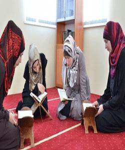 ئۆكرانیا: وهك یهكهم جار لهو وڵاته ئافرهتێك ههموو قوڕئانی پیرۆز لهبهر دهكات